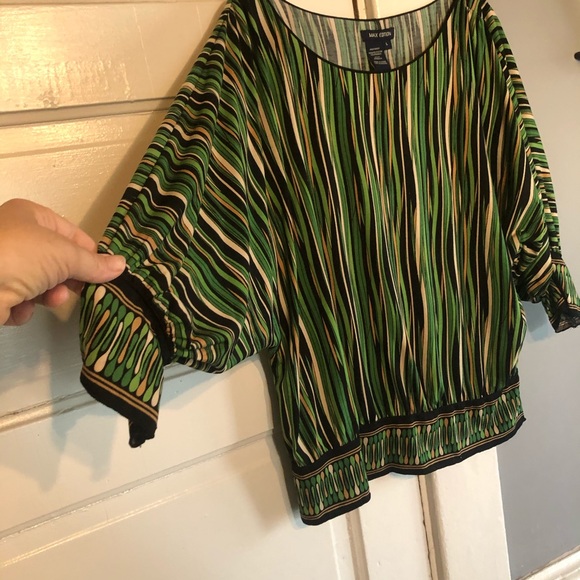 Women’s Max Edition Top. Size Large. - Picture 4 of 4